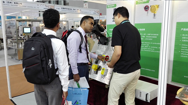 國外客戶咨詢我司產品 國外客戶咨詢我司產品