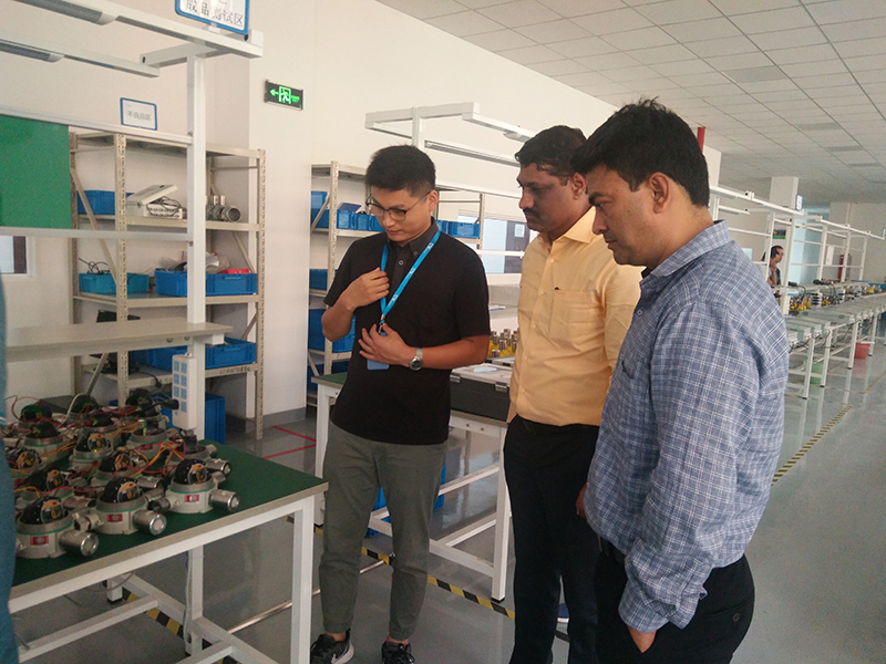 印度客戶來艾伊考察生產(chǎn)線 印度客戶來艾伊考察生產(chǎn)線